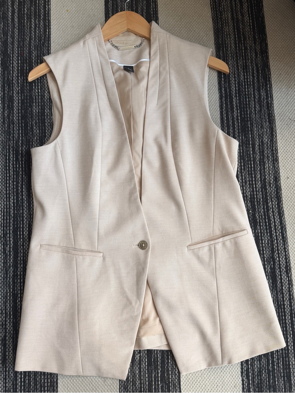 White House Black Market Women's  Sleeveless Tailored Vest - Beige Size 10